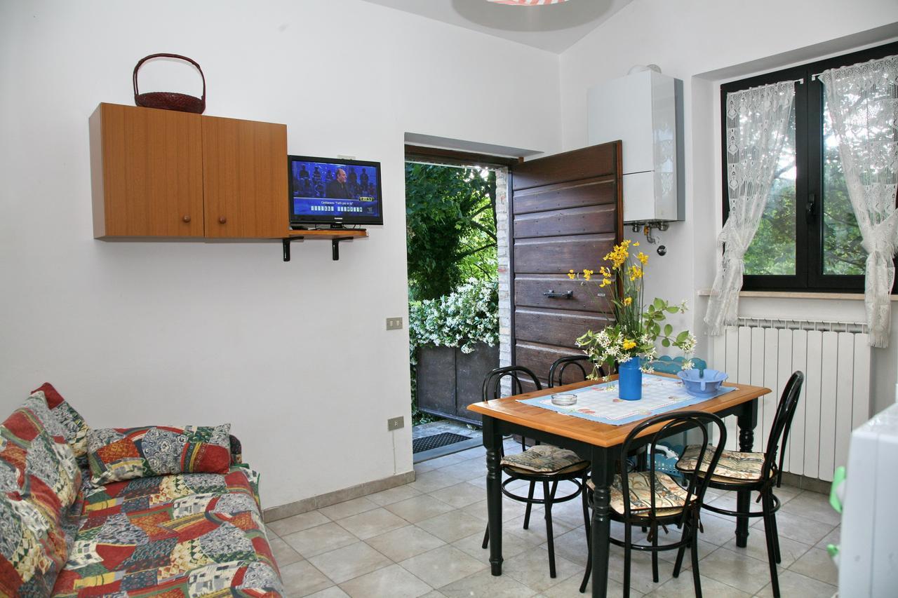 Agriturismo Villa Mozart Nel Verde 古比奥 外观 照片