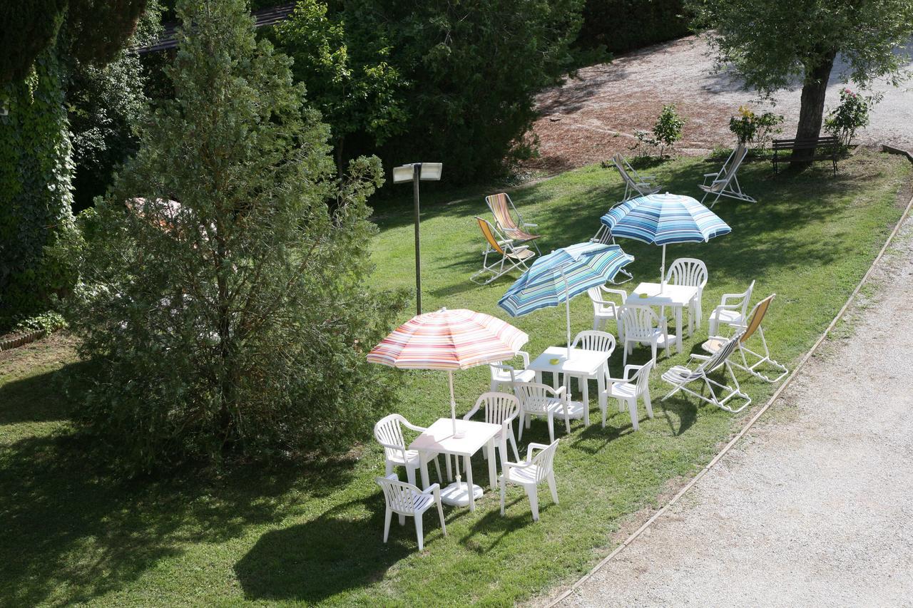 Agriturismo Villa Mozart Nel Verde 古比奥 外观 照片