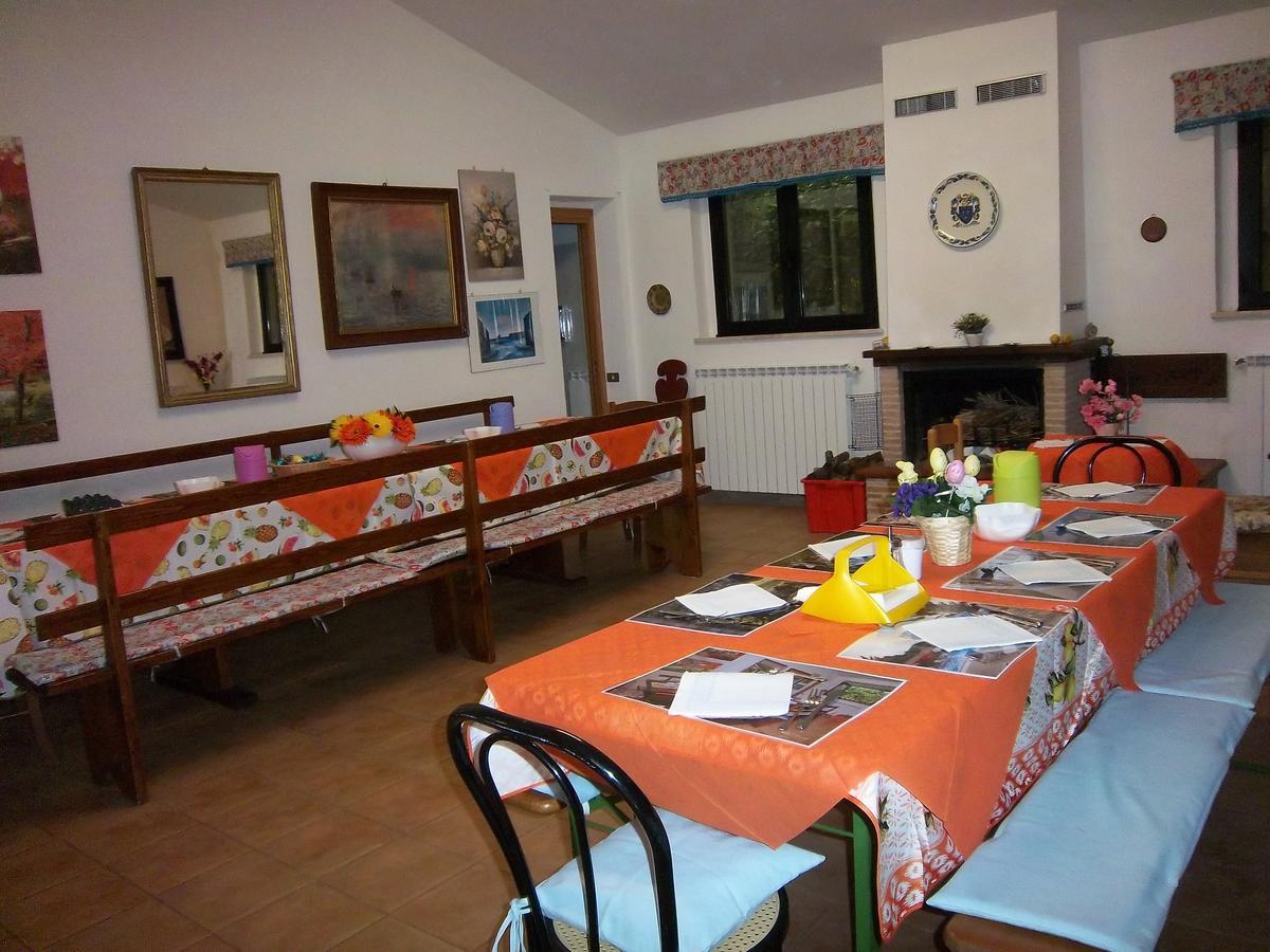 Agriturismo Villa Mozart Nel Verde 古比奥 外观 照片
