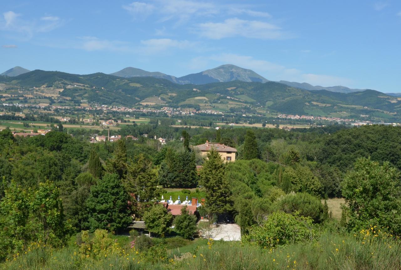 Agriturismo Villa Mozart Nel Verde 古比奥 外观 照片