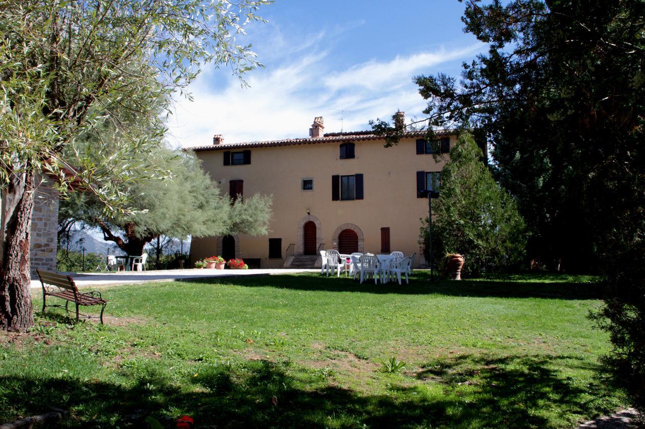 Agriturismo Villa Mozart Nel Verde 古比奥 外观 照片