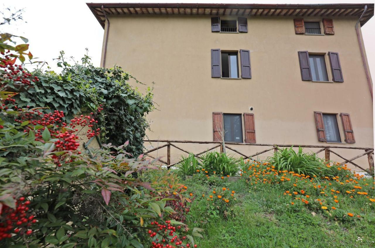 Agriturismo Villa Mozart Nel Verde 古比奥 外观 照片